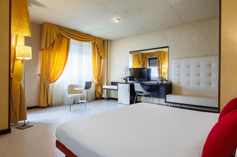 Superior Double or Twin Room image 4