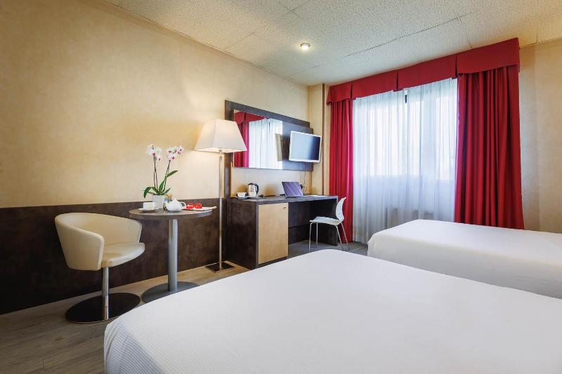 Standard Triple Room image 1