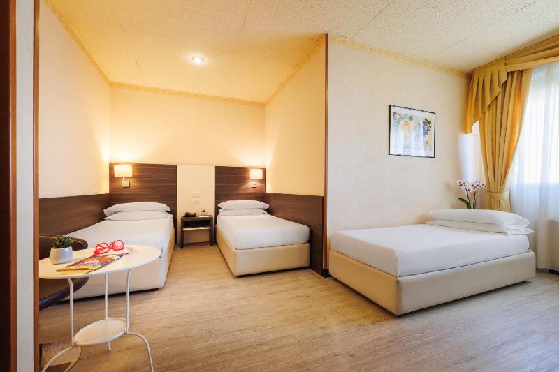 Superior Triple Room image 1