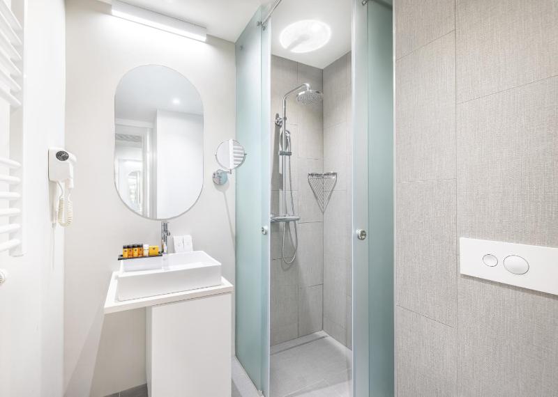 Superior Double Room Sea Side with Balcony image 1