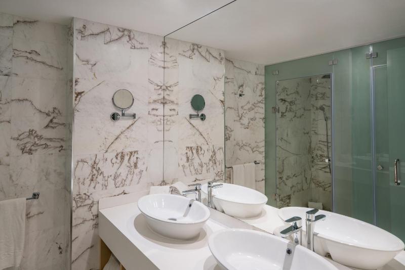 Junior Suite with Garden View image 2