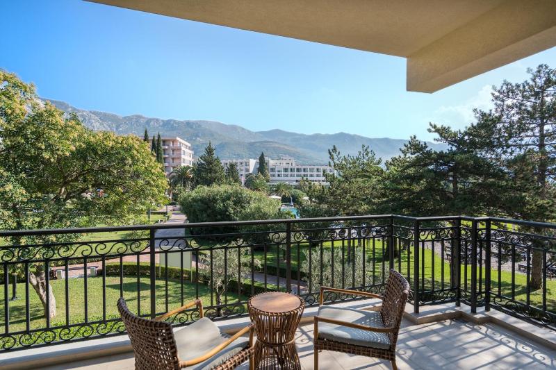 Junior Suite with Garden View image 4