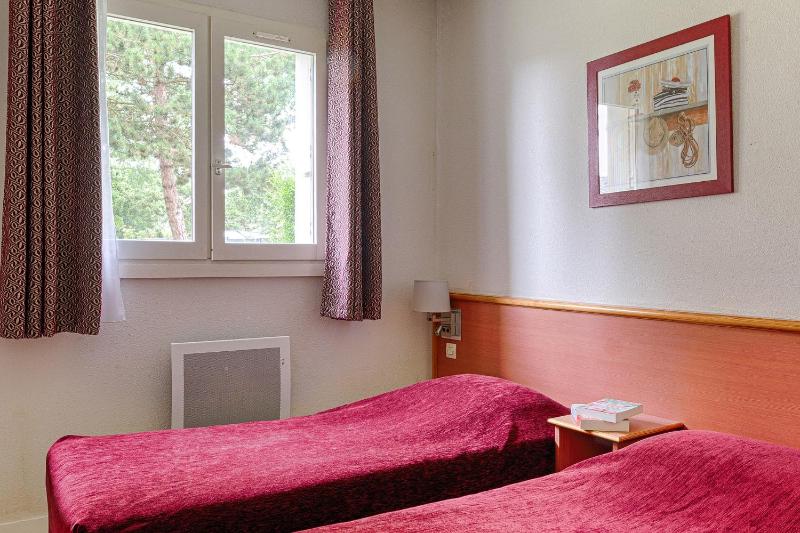 One-Bedroom Apartment image 3