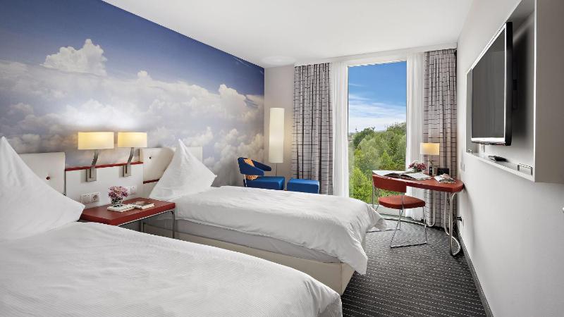 Twin Room image 3