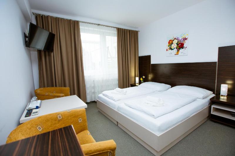 Double Room image 4