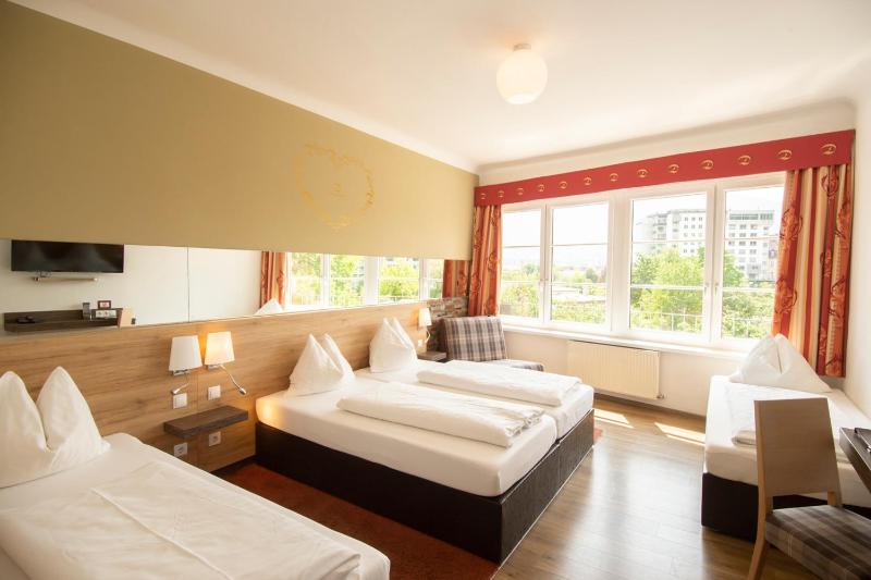 Quintuple Room (5 Adults) image 3