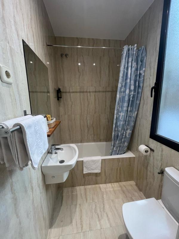 Double Room with Two Double Beds image 4