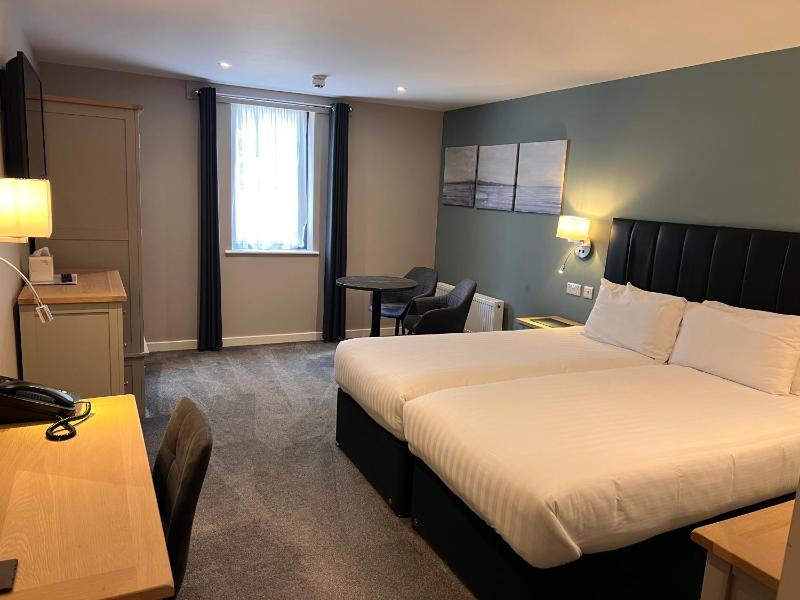 Ground Floor Twin Room image 4