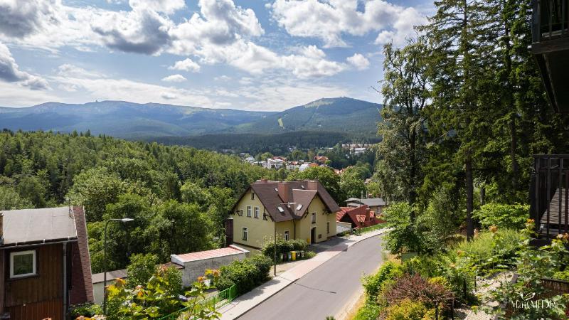 Apartament Panorama Gór - centrum miasta z widokiem na Szrenicę - image 21