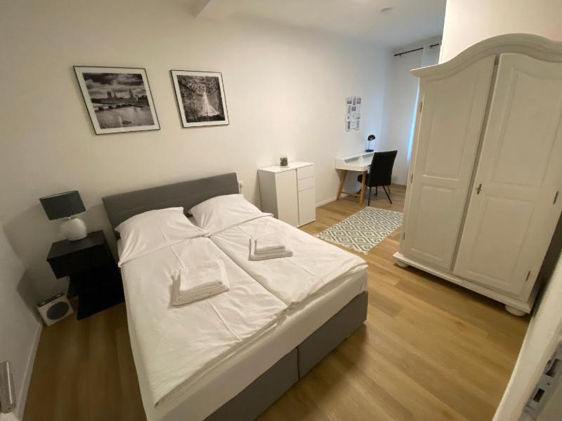 Swan Rooms - image 19