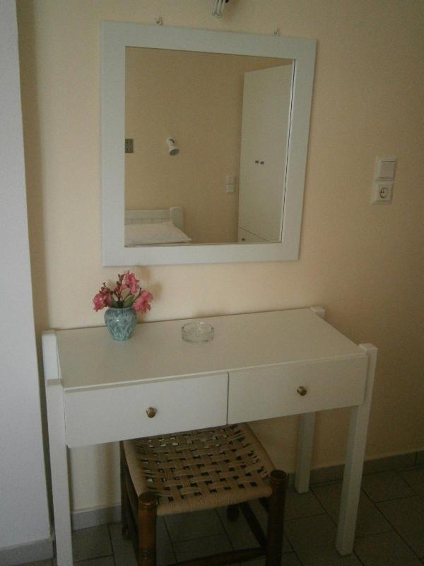 Twin Room image 3