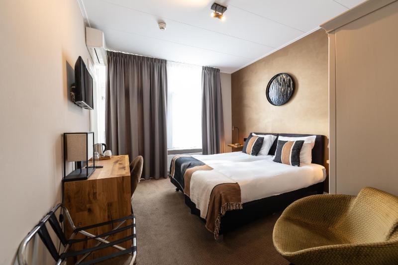 Deluxe Room image 1