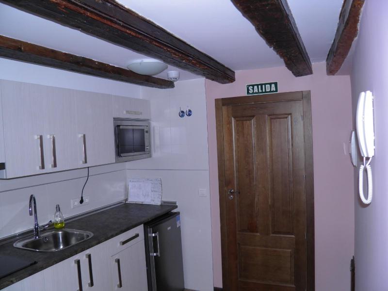 Studio Apartment image 3