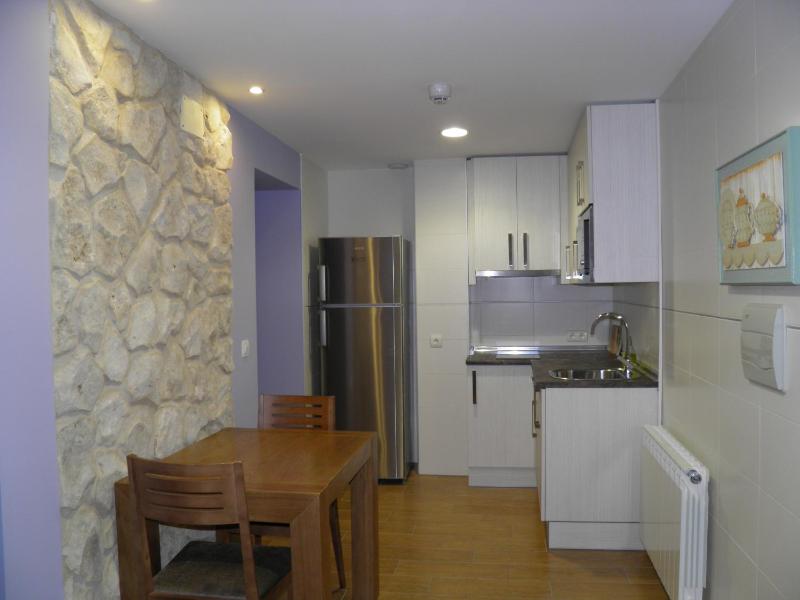 One-Bedroom Apartment image 3