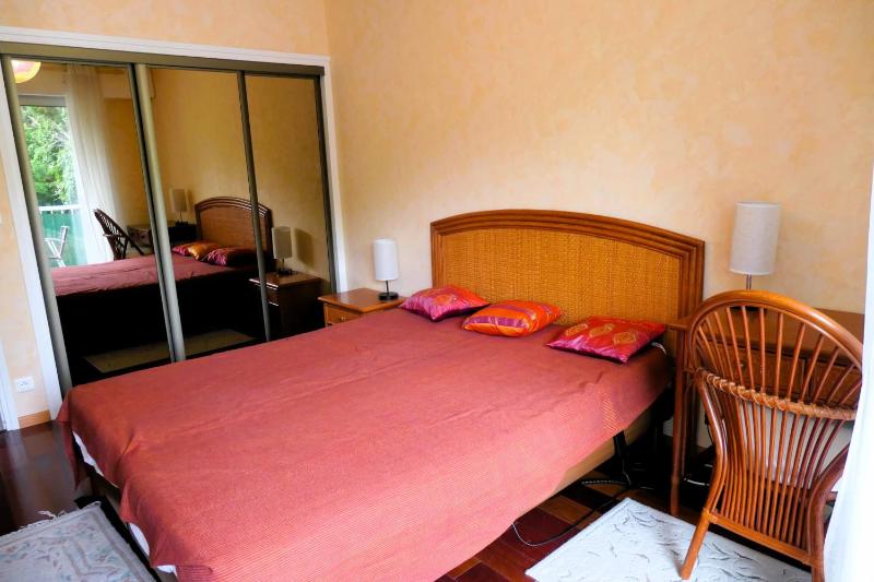 Cosy cocoon with terrace near the sea - image 6