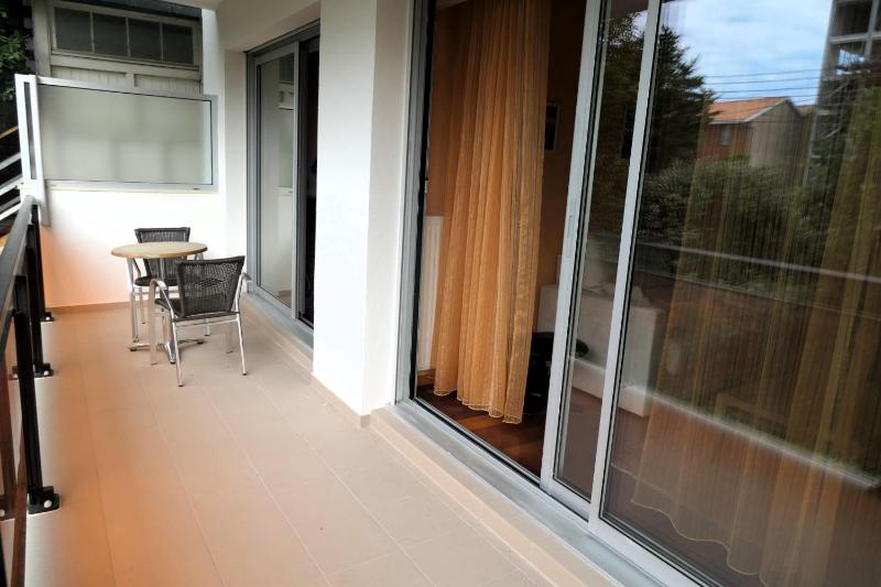 Cosy cocoon with terrace near the sea - image 5