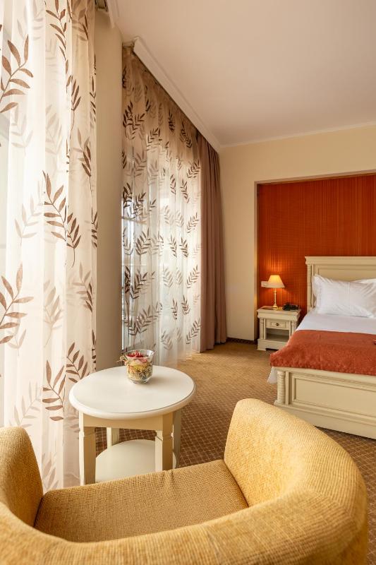 Double Room with Sea View & Free Access to Private Beach image 4