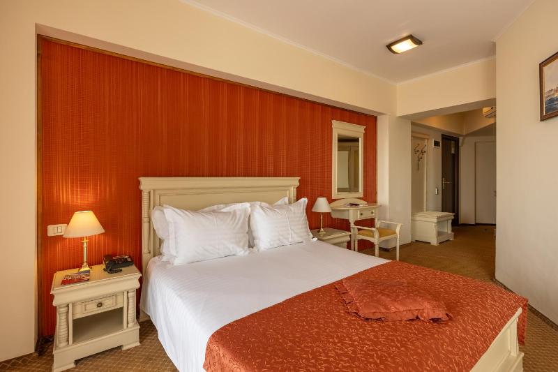 Double Room with Sea View & Free Access to Private Beach image 1