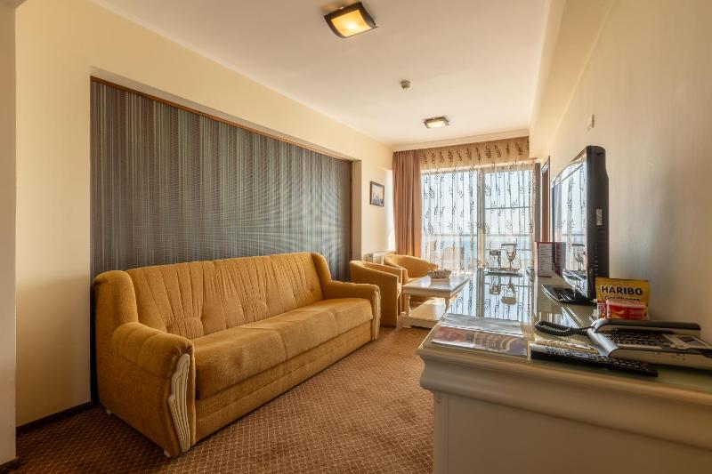 Apartment with Sea View & Free Access to Private Beach image 1
