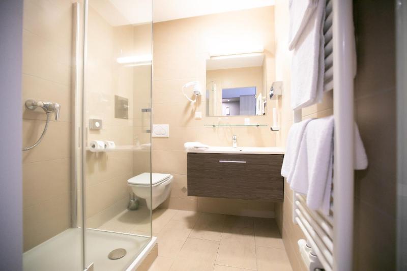 Large Double Room image 2