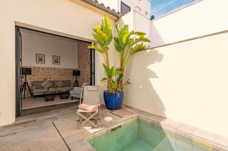 Villa with Private Pool image 1