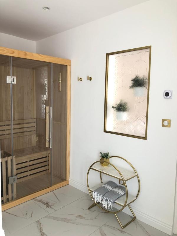 Deluxe Queen Room image 1