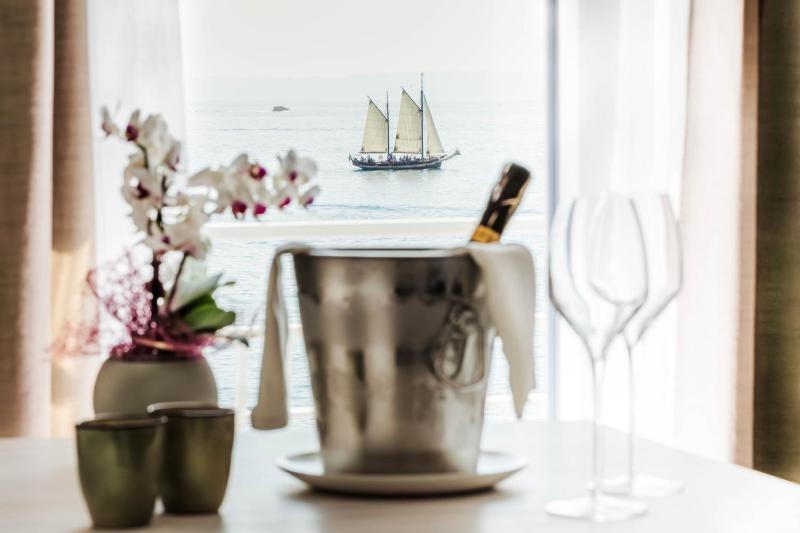 Suite with Lake View image 3