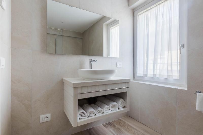 Deluxe Junior Suite with Lake View image 2