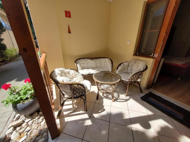 Studio (3 Adults) image 3