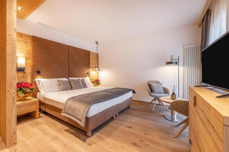 Deluxe Double Room image 3