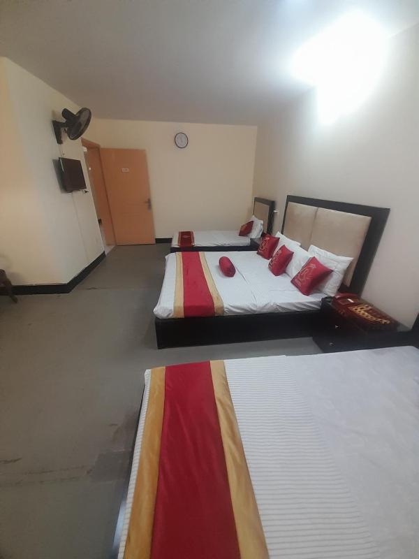 Quadruple Room image 4