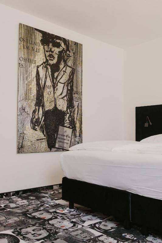 King Room image 2