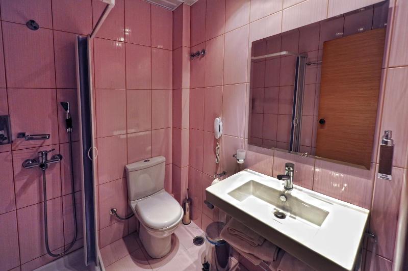 Double Room with Extra Bed (3 Adults) image 3