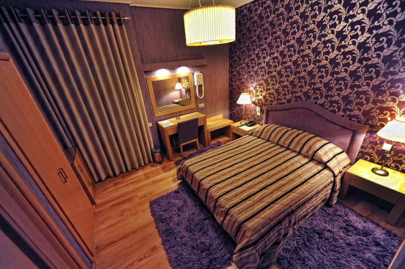 Double Room with Extra Bed (3 Adults) image 4