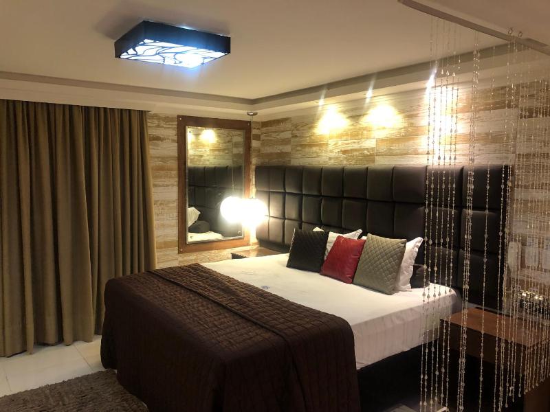 HOTEL BIGSTAR - image 1