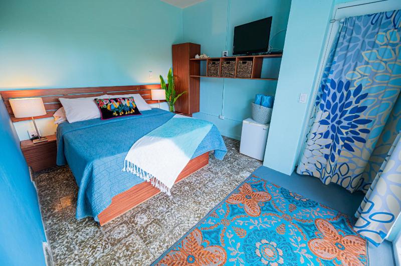 Queen Room with Balcony image 4
