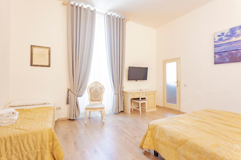 Superior Triple Room image 4