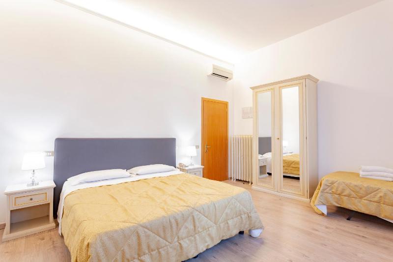 Superior Triple Room image 3