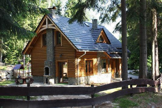 Domek Letniskowy Leśna Chata - image 1