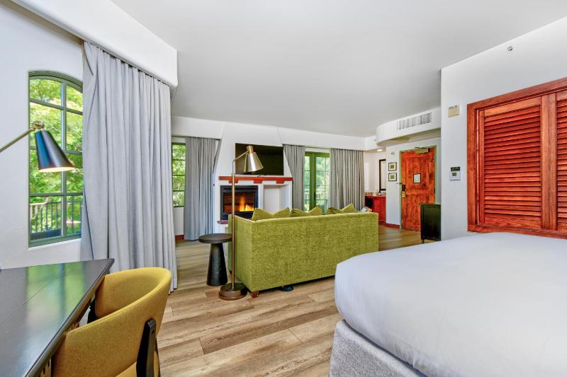 King Suite image 2