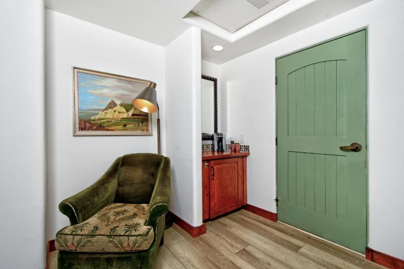 Deluxe Double Room image 4