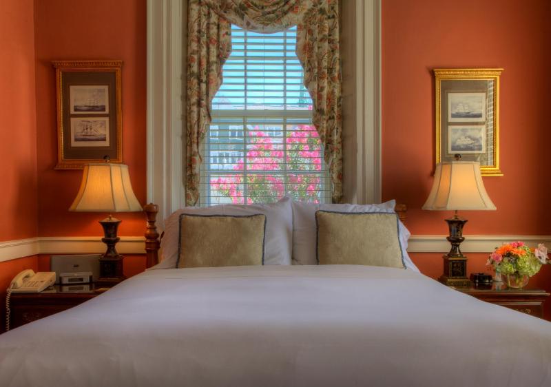 Queen Room image 1