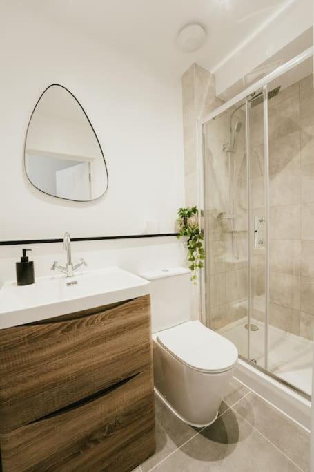 Dawn House - Wyndale Living -Bham JQ 3BR Townhouse - image 6