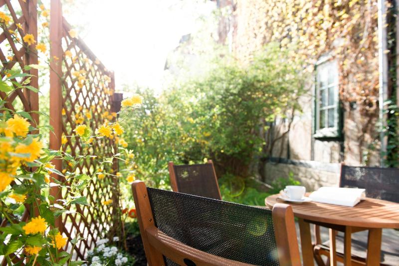 Double Room with Balcony image 3