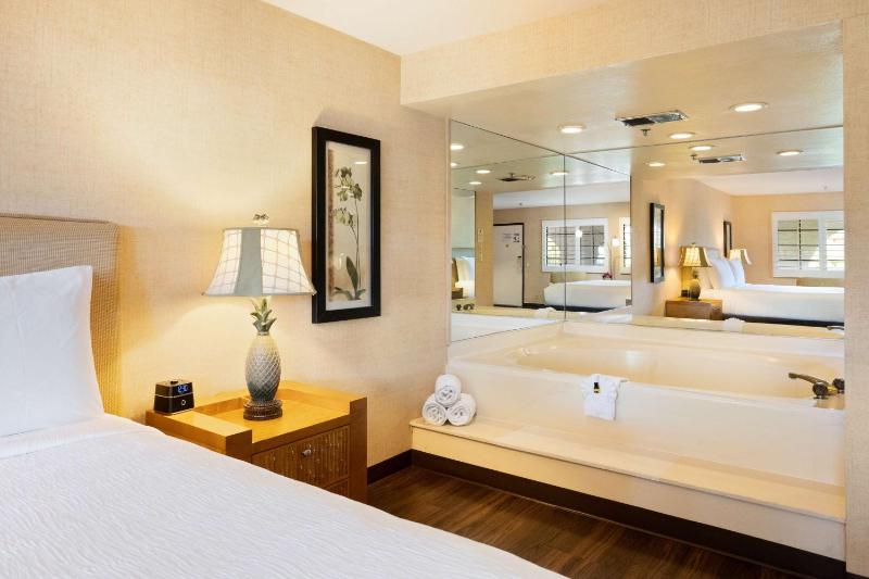 Best Western Plus Las Brisas Hotel - image 7