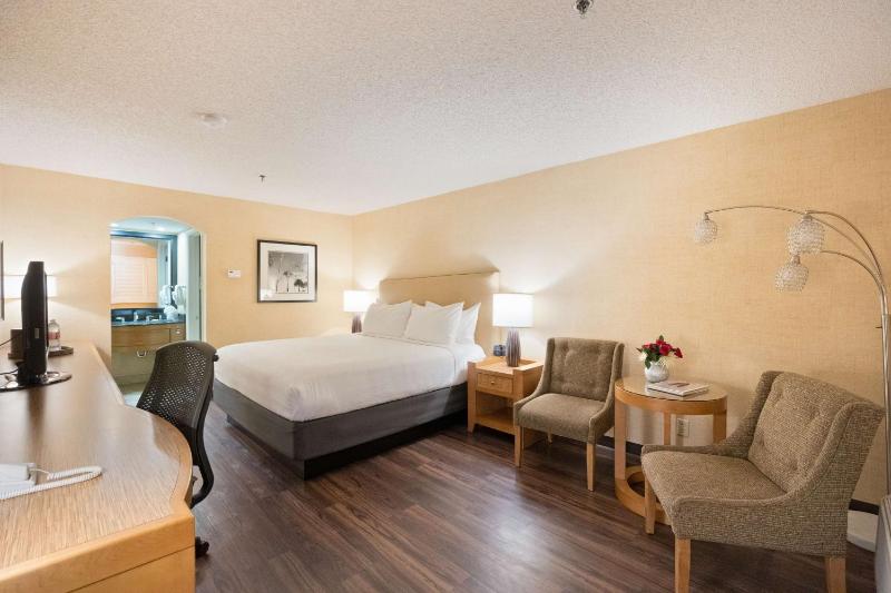 Best Western Plus Las Brisas Hotel - image 10