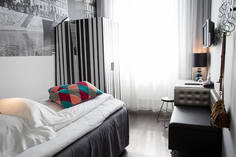 Small Single Room image 4