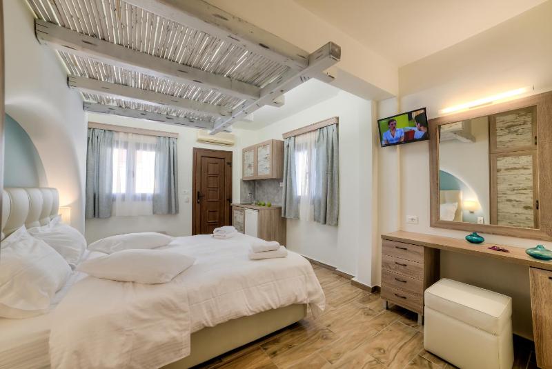 Standard Double Room image 3