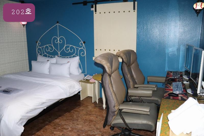 Hotel Marigold - image 18
