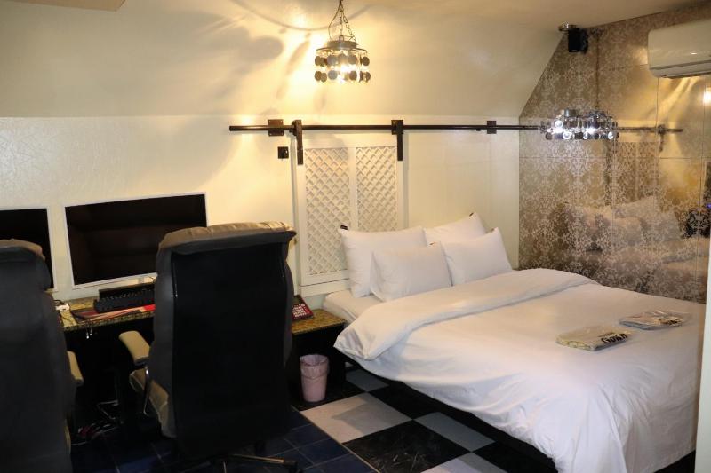 Hotel Marigold - image 24